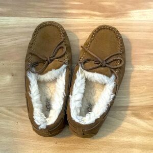 Uggs kids Dakota style slipper NWOT